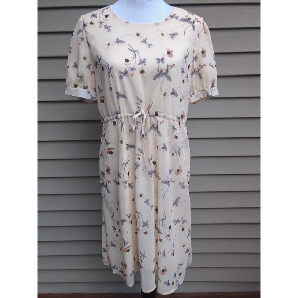 [Last 1!] CLOSET CLOSING Beige Floral Print Dress - Picture 2 of 7